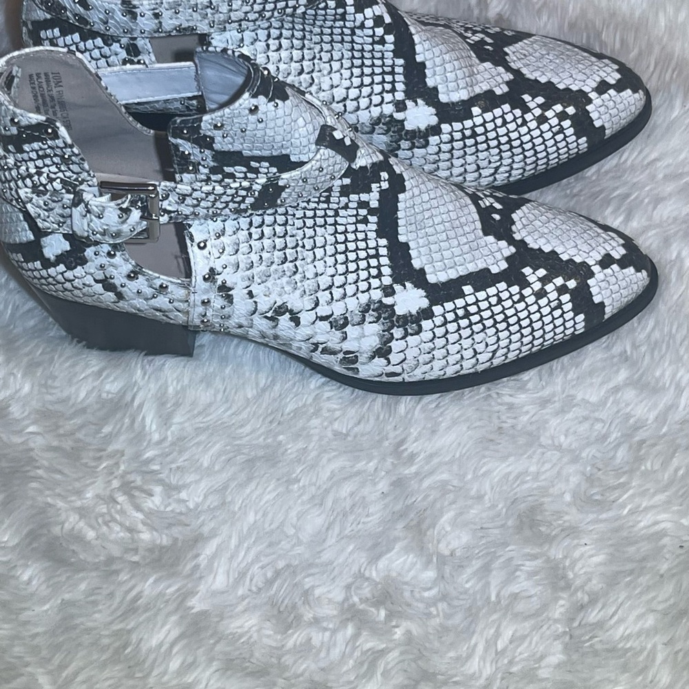 BP Women's Black and White Snake Print ankle boots size 10 - Picture 3 of 10